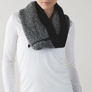 Lululemon zippered scarf